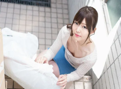 Bà ta mặc hở hang khi đi vứt rác và cái kết không như mong đợi