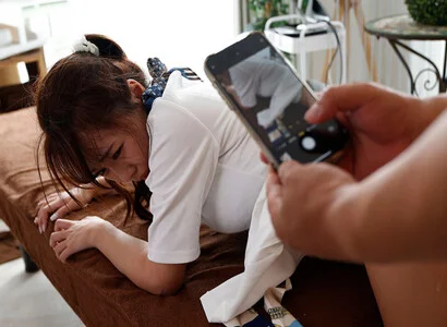 Trong lúc triệt lông thì địt luôn