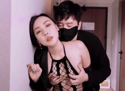 Phu nhân bán thân cho sếp hòng lấy tiền trả nợ cho chồng